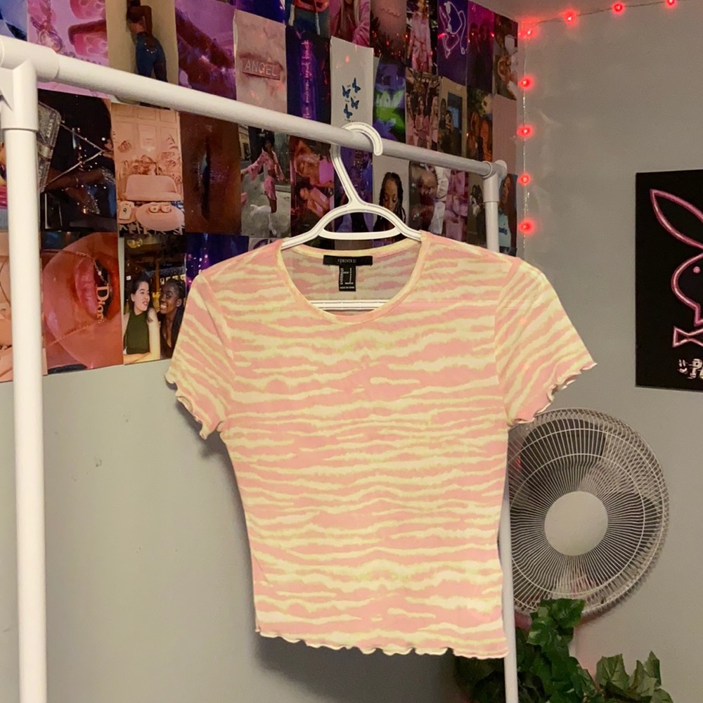 Super cute forever 21 top